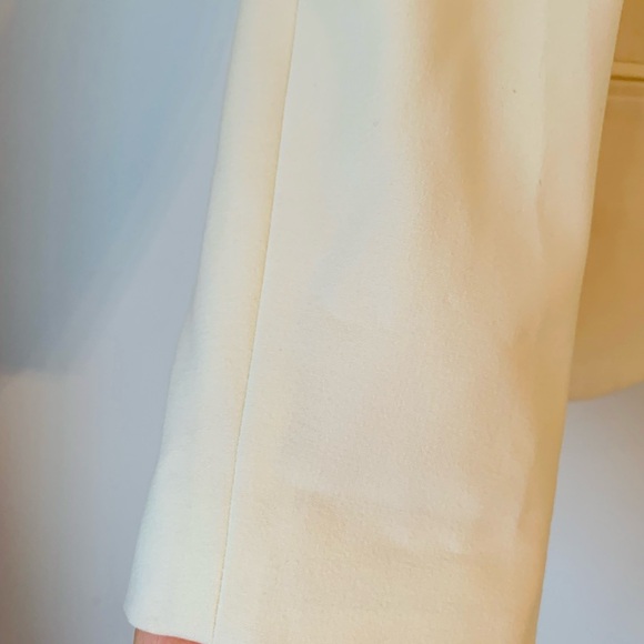 Elegant Cream Blazer - Picture 4 of 8